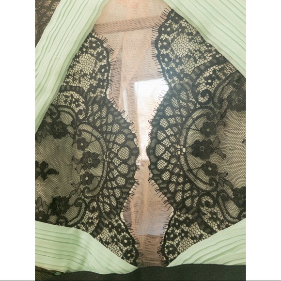 BCBG MaxAzria Green size 0 Lace Dress - Picture 4 of 5